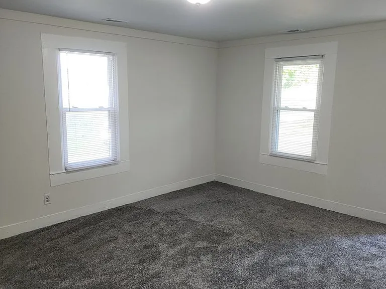 454 Rock Hill Rd — Photo 4