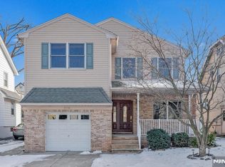 216 10th St, Wood Ridge, NJ 07075