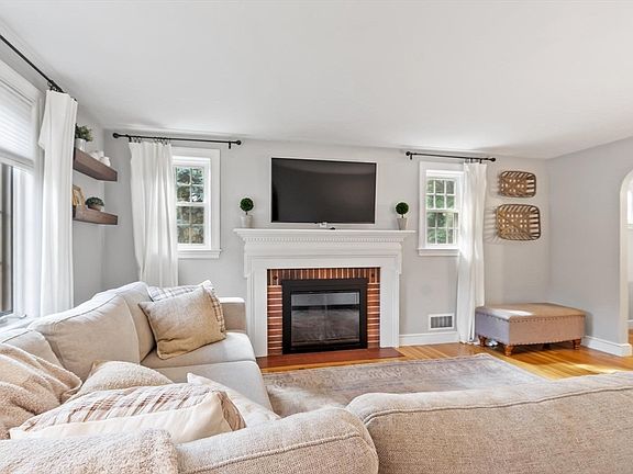 2nd image of 463 Cedar Brook Rd
