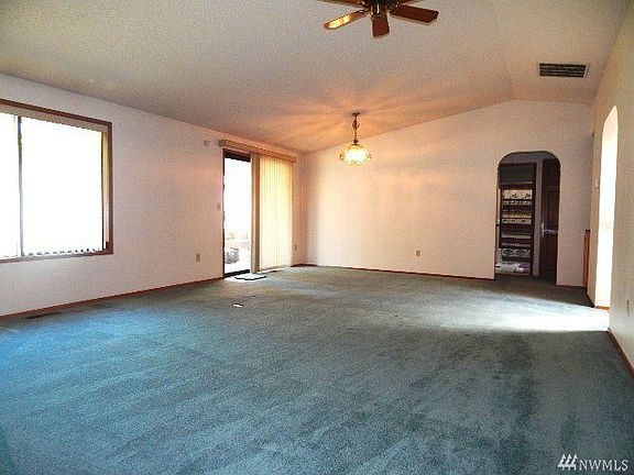 Very large family/ dining area