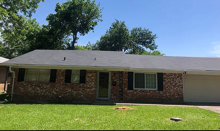 View of front of the house!!