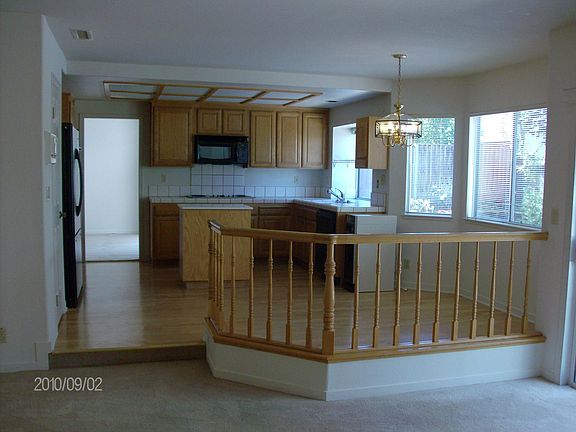 3rd image of 105 Zinfandel Cir