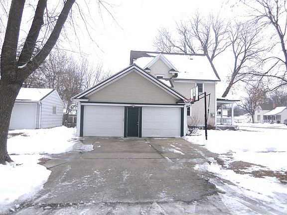3rd image of 616 7th Ave N