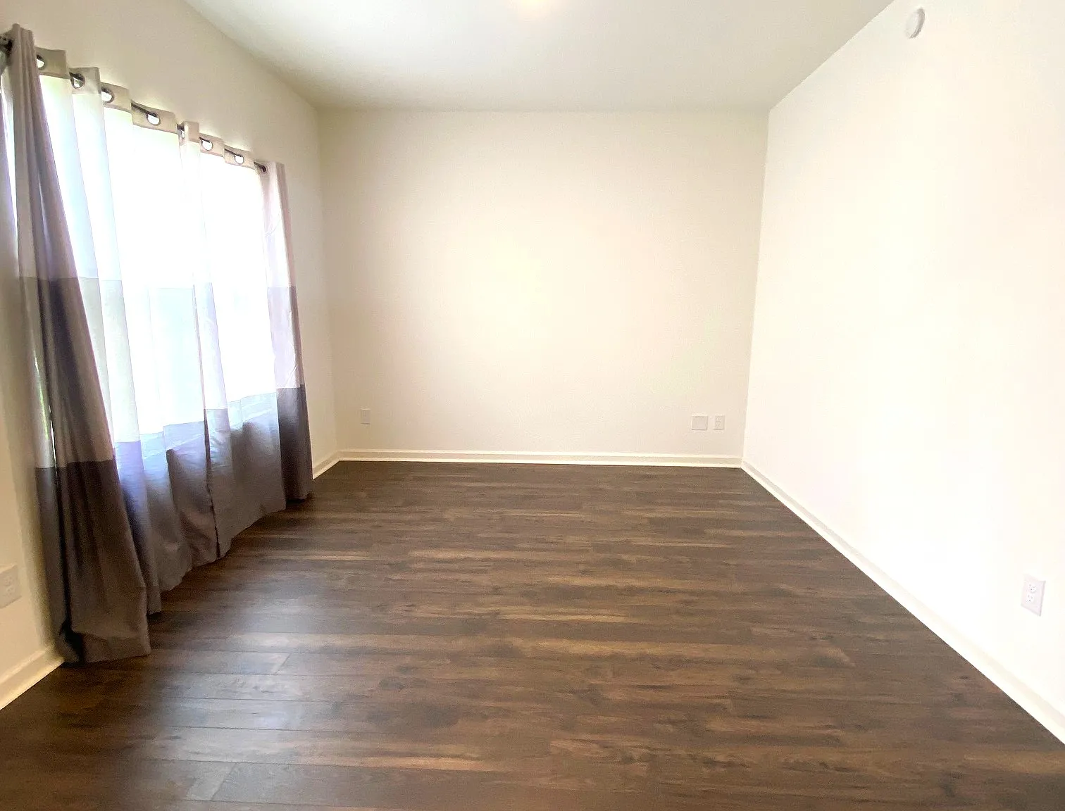 5 bed, 2000 sqft, $2,295 — Photo 4