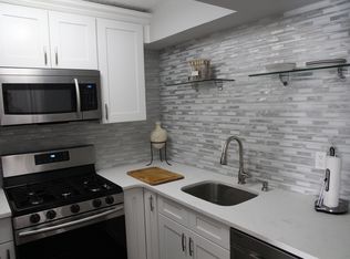 1240 Mulberry Dr, Mahwah, NJ 07430