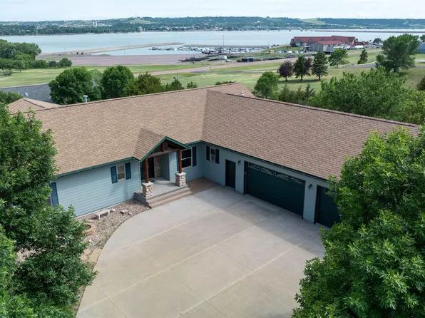 103 Spruce St, Oacoma, SD 57365