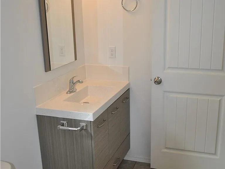 1525 S Monroe St — Photo 11