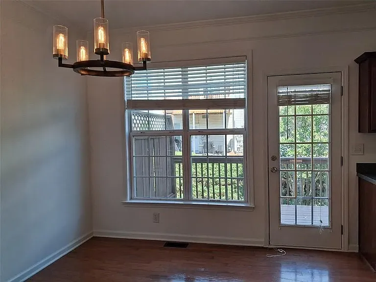 1377 Thornborough Dr — Photo 12