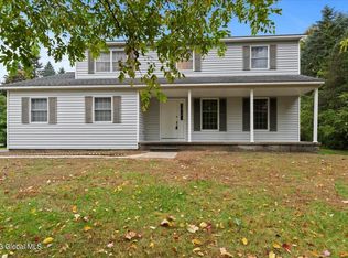19 Gloucester St, Clifton Park, NY 12065