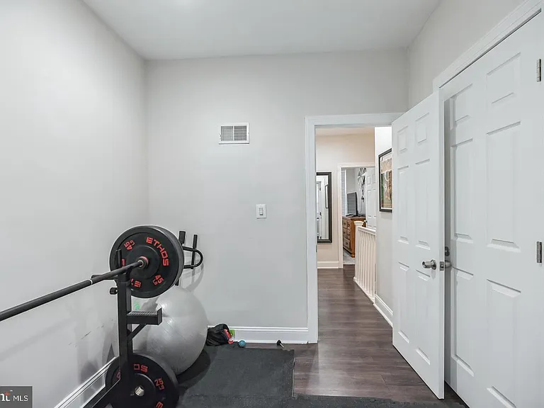 1814 E Albert St — Photo 19