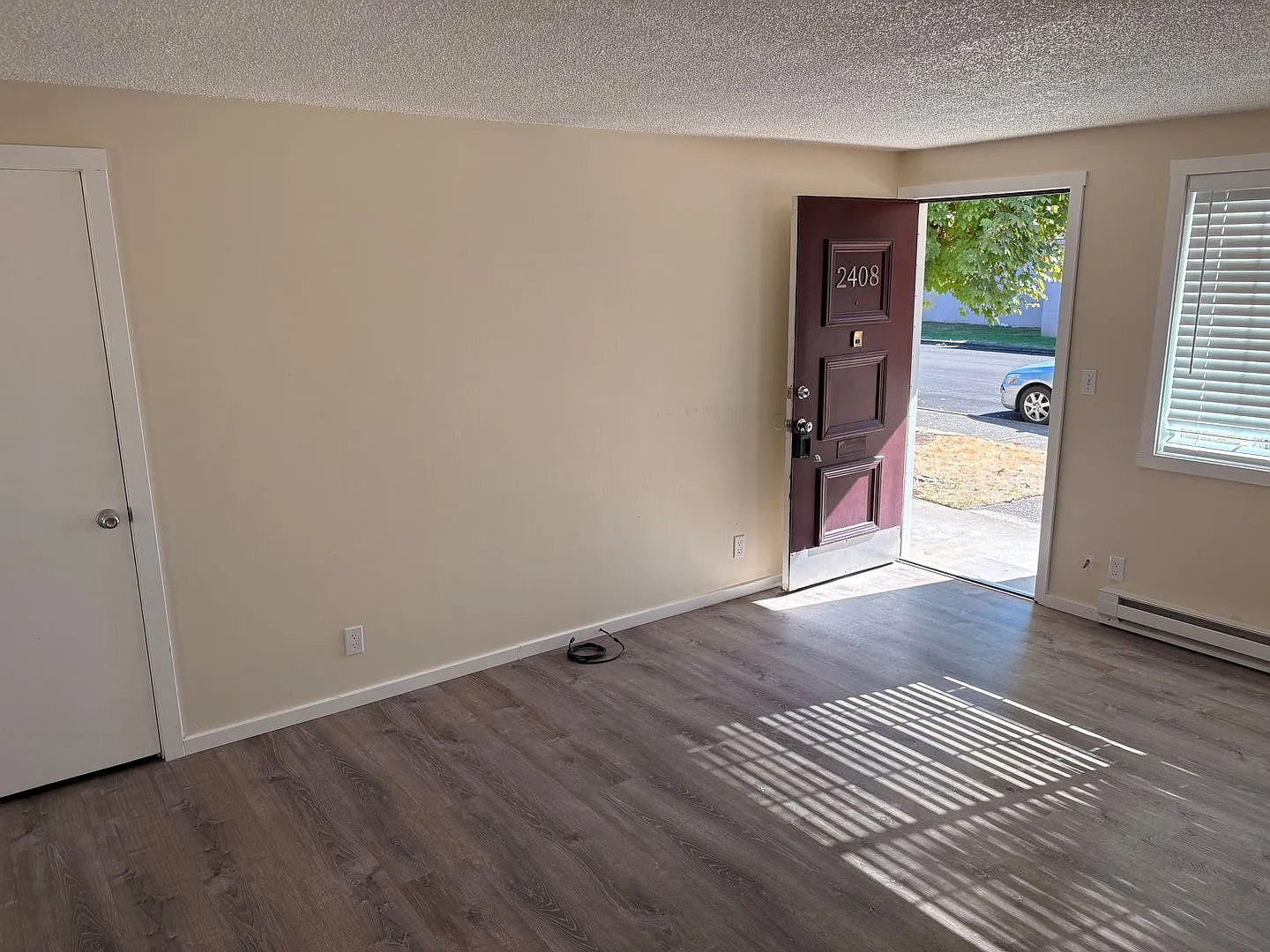 C2402 - Maple Court Apartments — Photo 1