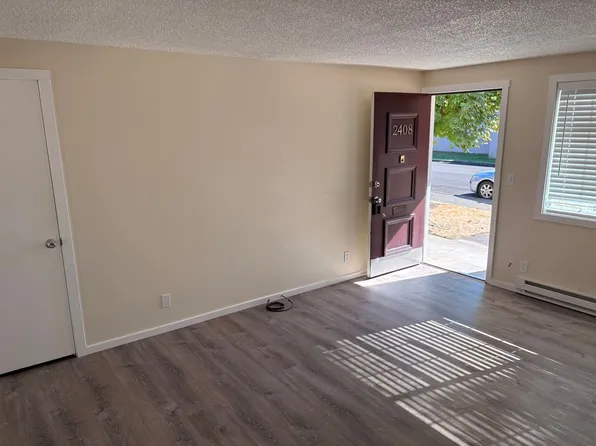 C2402 - Maple Court Apartments