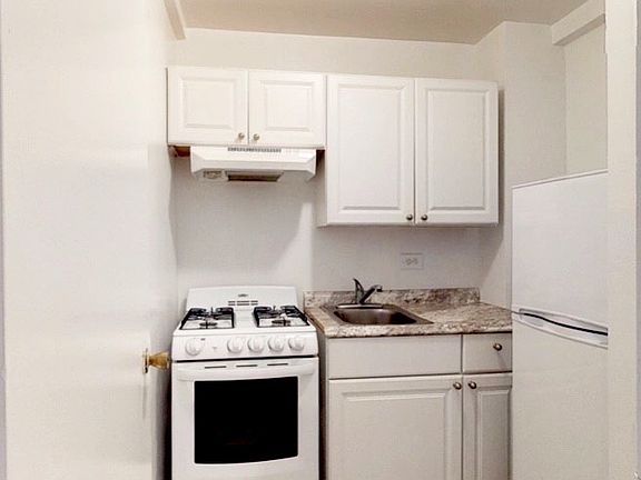 3rd image of 160 E 55th St APT 7E