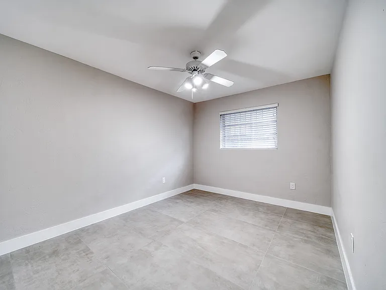 6766 SW 13th Ter — Photo 15