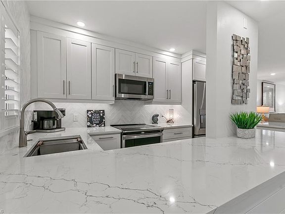 5th image of 664 Broad AVE S #J664