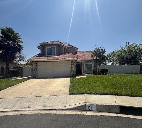 2nd image of 611 N Driftwood Ave