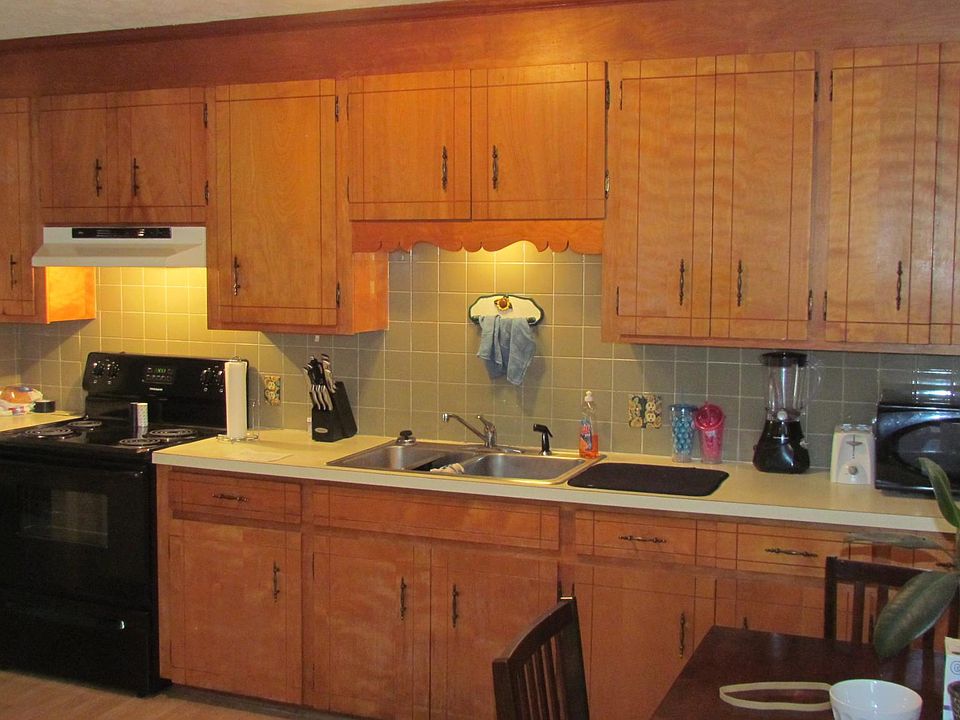 2nd image of 170 Maple Ln APT 101