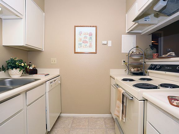 3rd image of 2170 Thousand Oaks Dr APT 1012Q