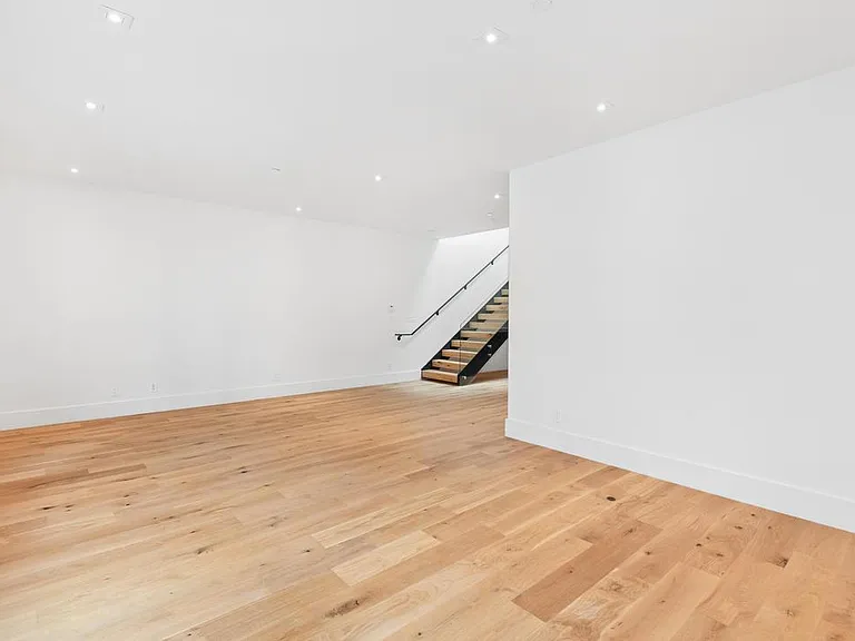807 Treat Ave — Photo 4