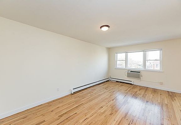 2nd image of 2335 33rd St Floor 2