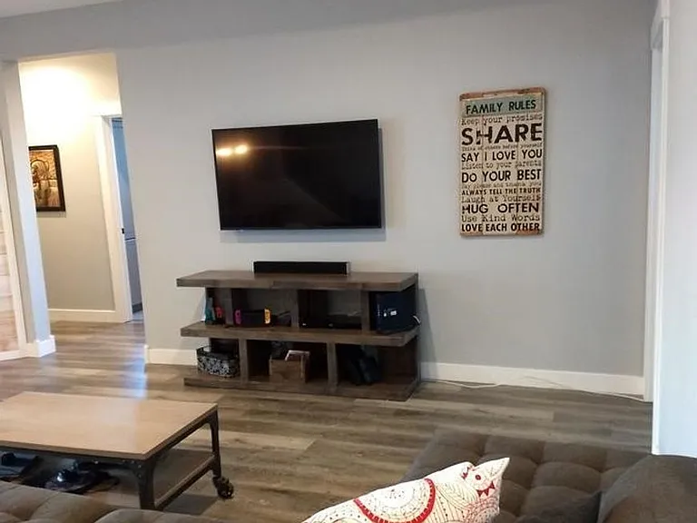 1702 Aaron Dr — Photo 6