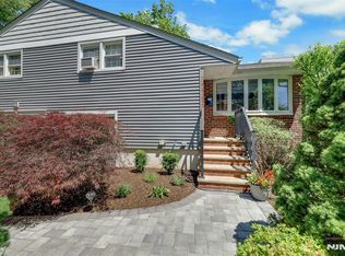19 Thames Blvd, Bergenfield, NJ 07621