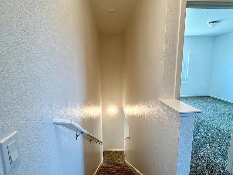 Esposti Park Apartments — Photo 20