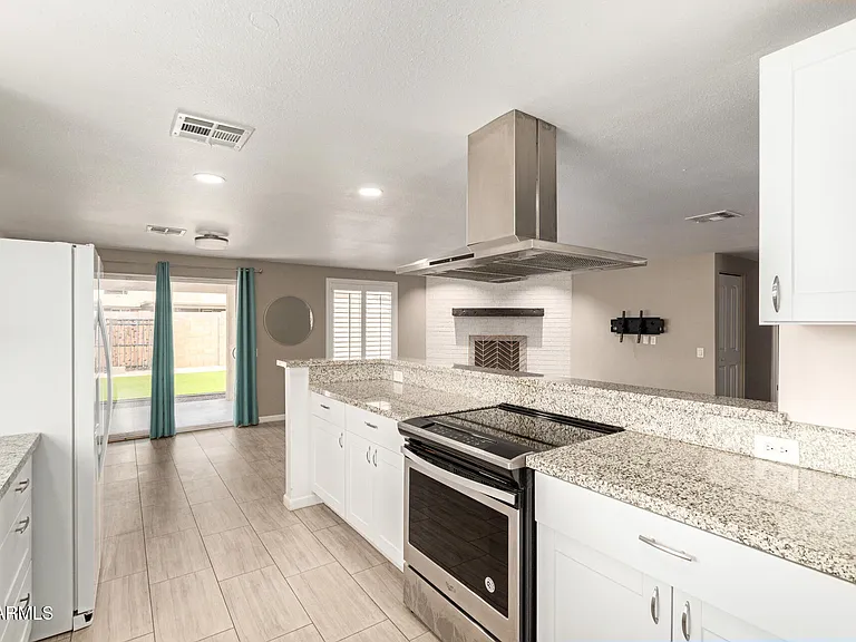 1512 W Mariposa Dr — Photo 9