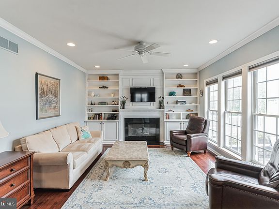 2nd image of 318 Elmhurst Dr