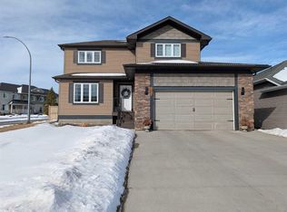 1508 S McAlpine St, Carstairs, AB T0M 0N0
