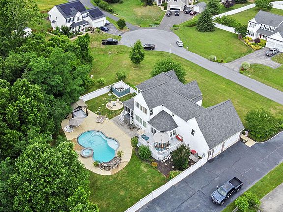 2nd image of 22265 Orchard Ct