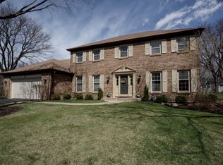 915 Tim Tam Cir, Naperville, IL 60540