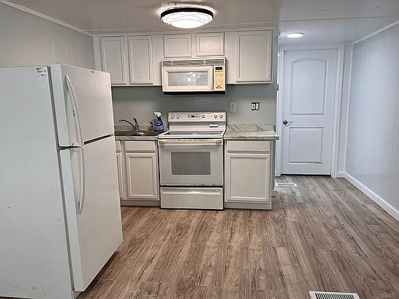 2nd image of 3922 Dixon St