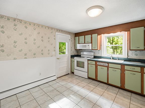 5th image of 7 Fran Avenue