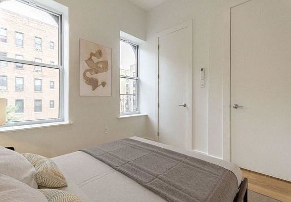 4th image of 366 Montgomery St #64