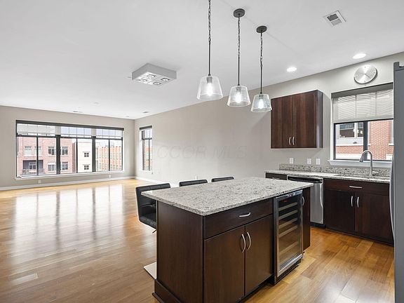 3rd image of 250 Daniel Burnham Sq Unit 710