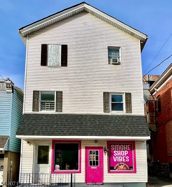 8 Newton Ave #2