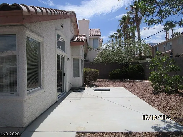 3 bed, 2.0 bath, 1838 sqft, $2,165 — Photo 3