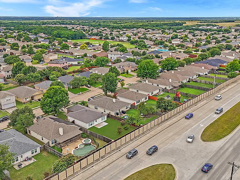 1618 Pin Oak Trl — Photo 28