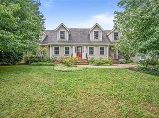 1484 Bell Rd, Chagrin Falls, OH 44022