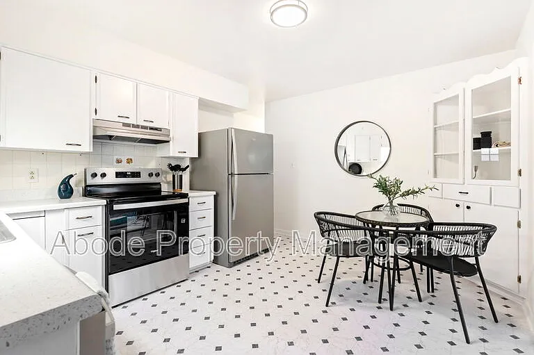 328 N Roosevelt Ave — Photo 12