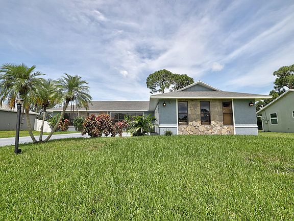 2nd image of 2073 SW Aquarius Lane NE