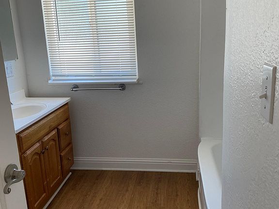 3rd image of 1312 Gladstone Dr