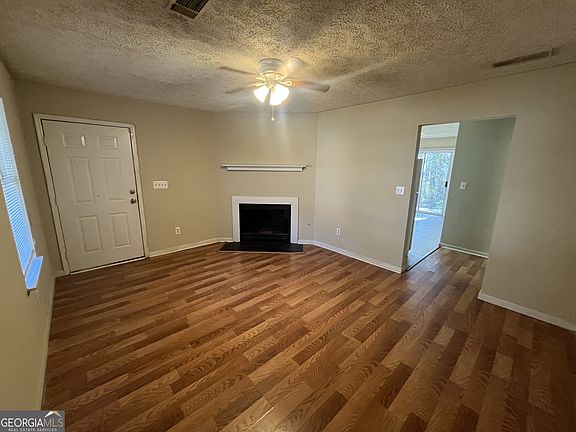 5th image of 5913 Summerglen Ln