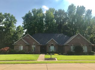 5611 Inverness Dr, Newburgh, IN 47630