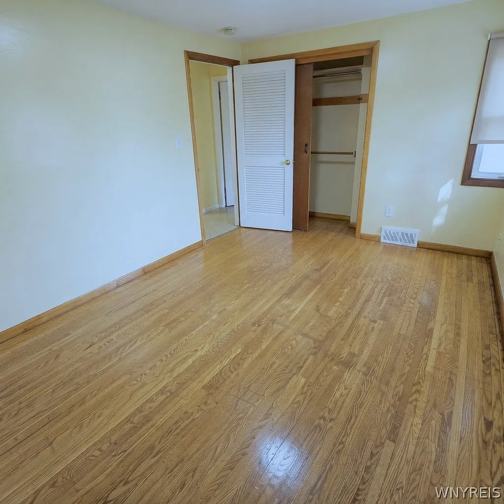 3 bed, 1.0 bath, 2214 sqft, $1,750 — Photo 4