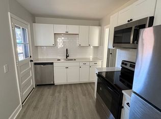 2702 Wildwood Dr, Greensboro, NC 27407