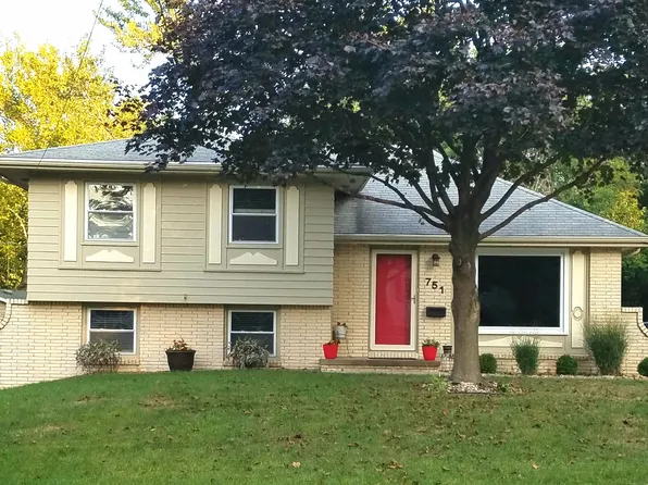 751 34th St, West Des Moines, IA 50265