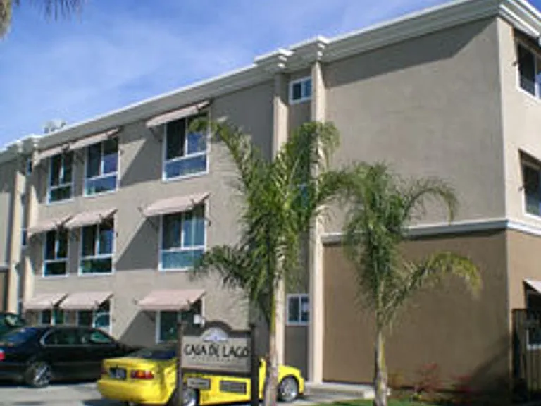 Casa De Lago Apartments — Photo 1