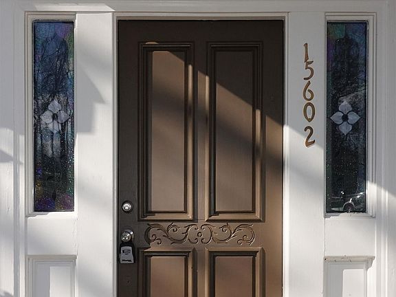 4th image of 15602 Maple St